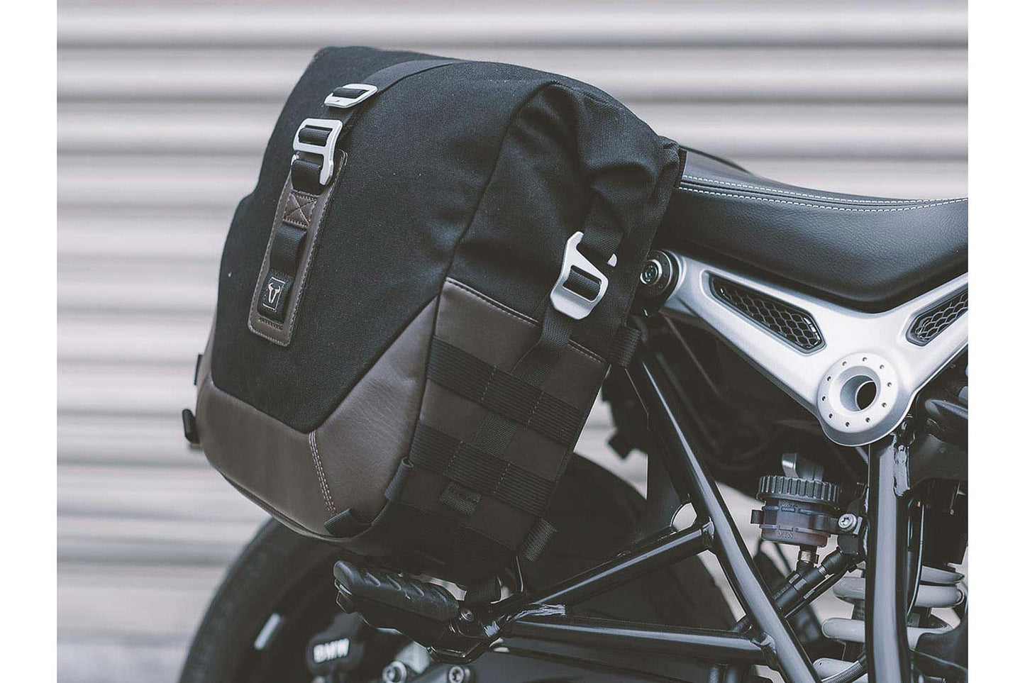SW-Motech Legend Gear side bag system LC