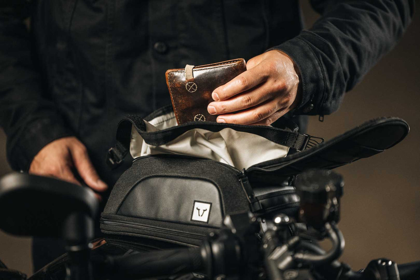 SW-Motech Legend Gear magnetic tank bag LT3