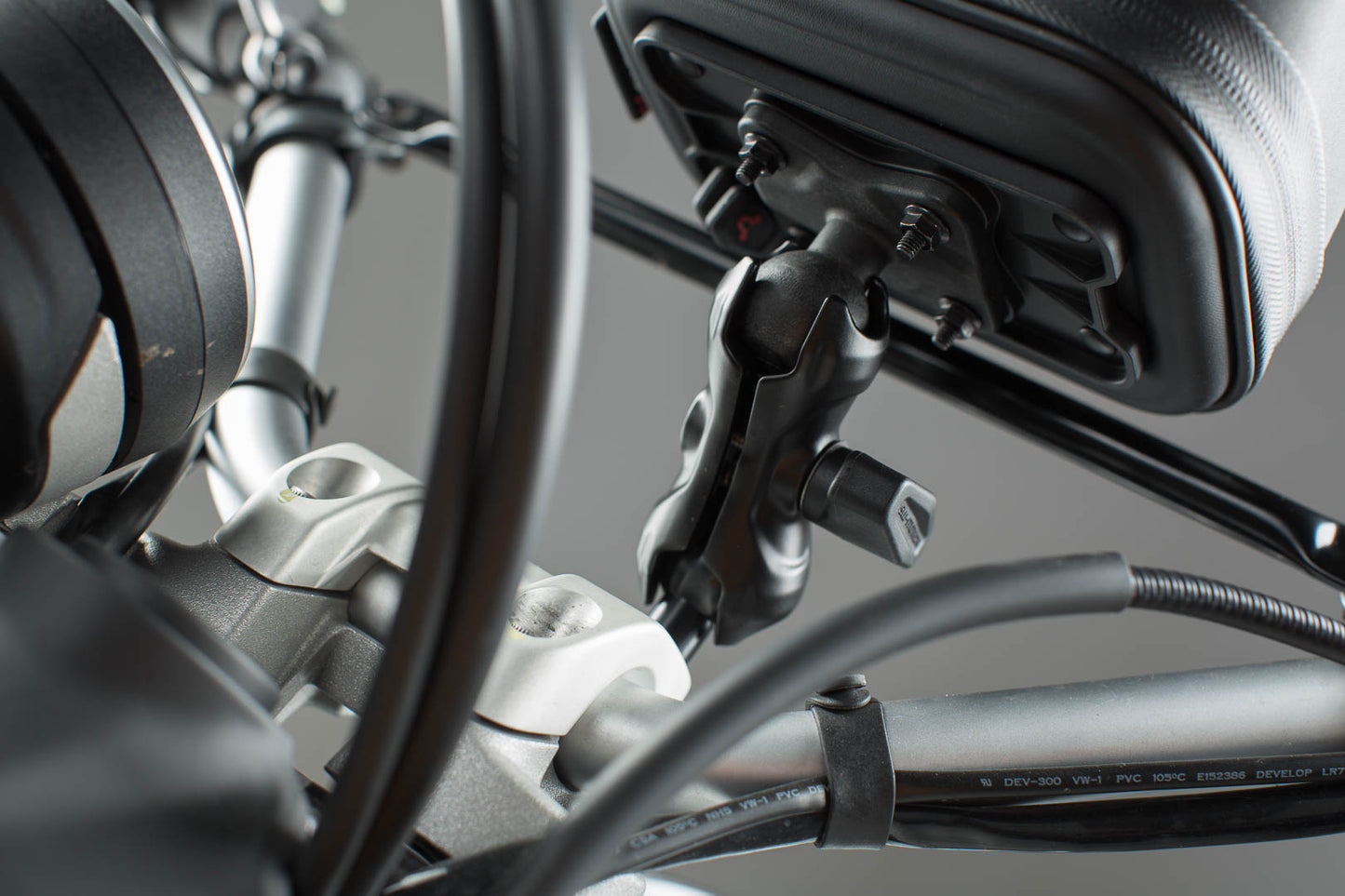 SW-Motech Pivoted socket arm