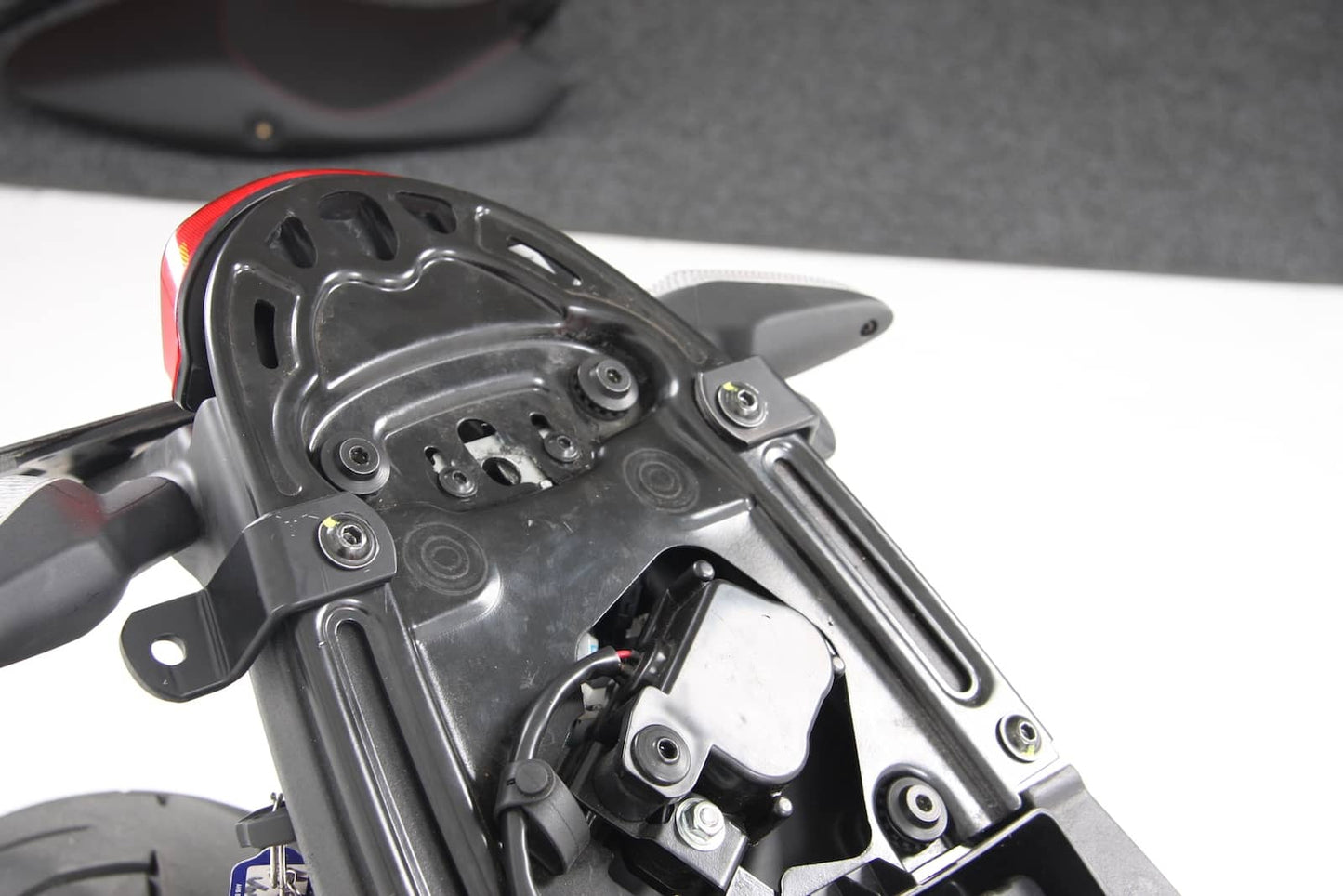 Hepco & Becker Alurack top case carrier black for Ducati Monster 1100 evo (2011-2013)
