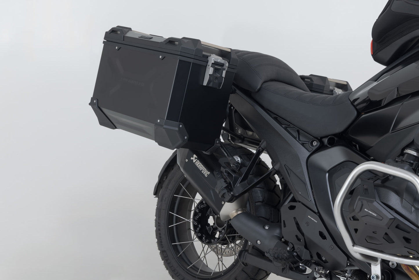 SW-Motech TRAX ADV aluminium case system + Akrapovic