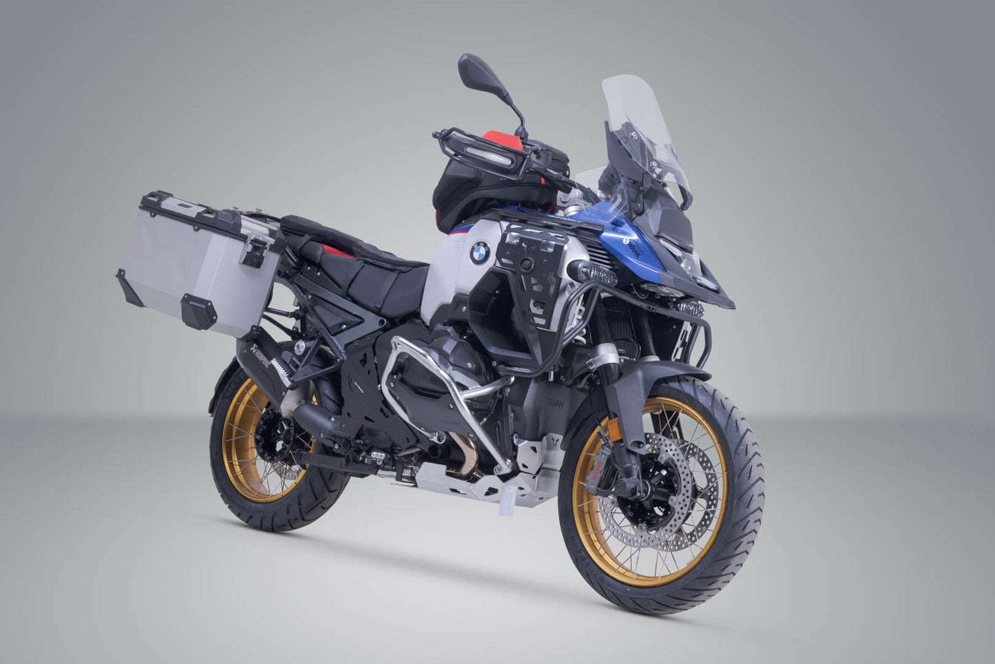 SW-Motech TRAX ADV aluminium case system + Akrapovic