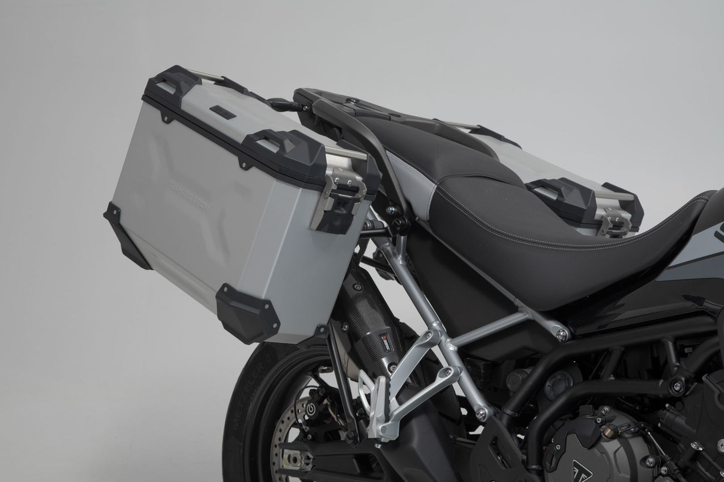 SW-Motech TRAX ADV aluminum case system + Akrapovic