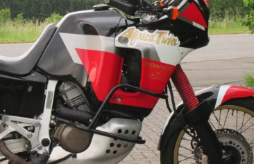 Hepco & Becker Tankguard black for Honda XRV 650/750 (1988-1992)