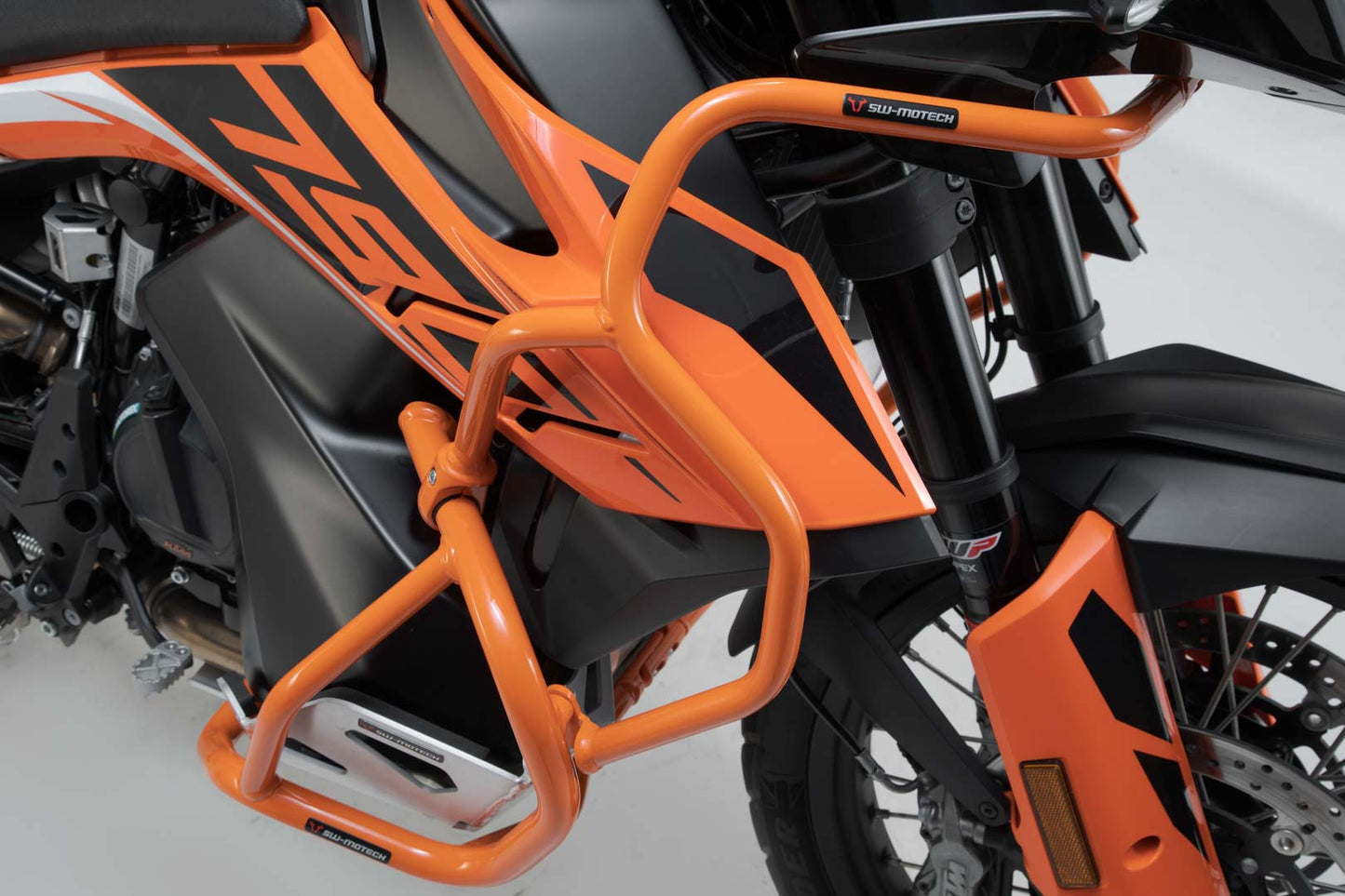 Upper crash bar